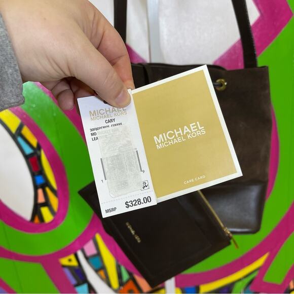 Michael Kors, Suede and Leather Cary Bucket Bag. Bohemian Glamour Adjustable - Picture 8 of 12